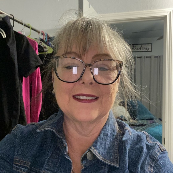 Meet your Posher, Kathy - Picture 1 of 1